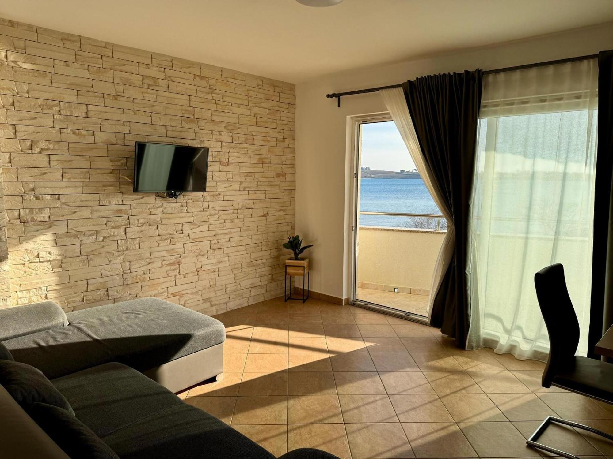 Apartments Franko ポヴリャナ エクステリア 写真