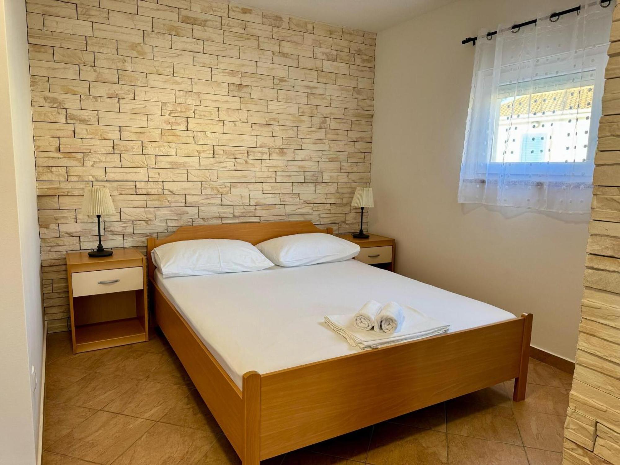 Apartments Franko ポヴリャナ エクステリア 写真