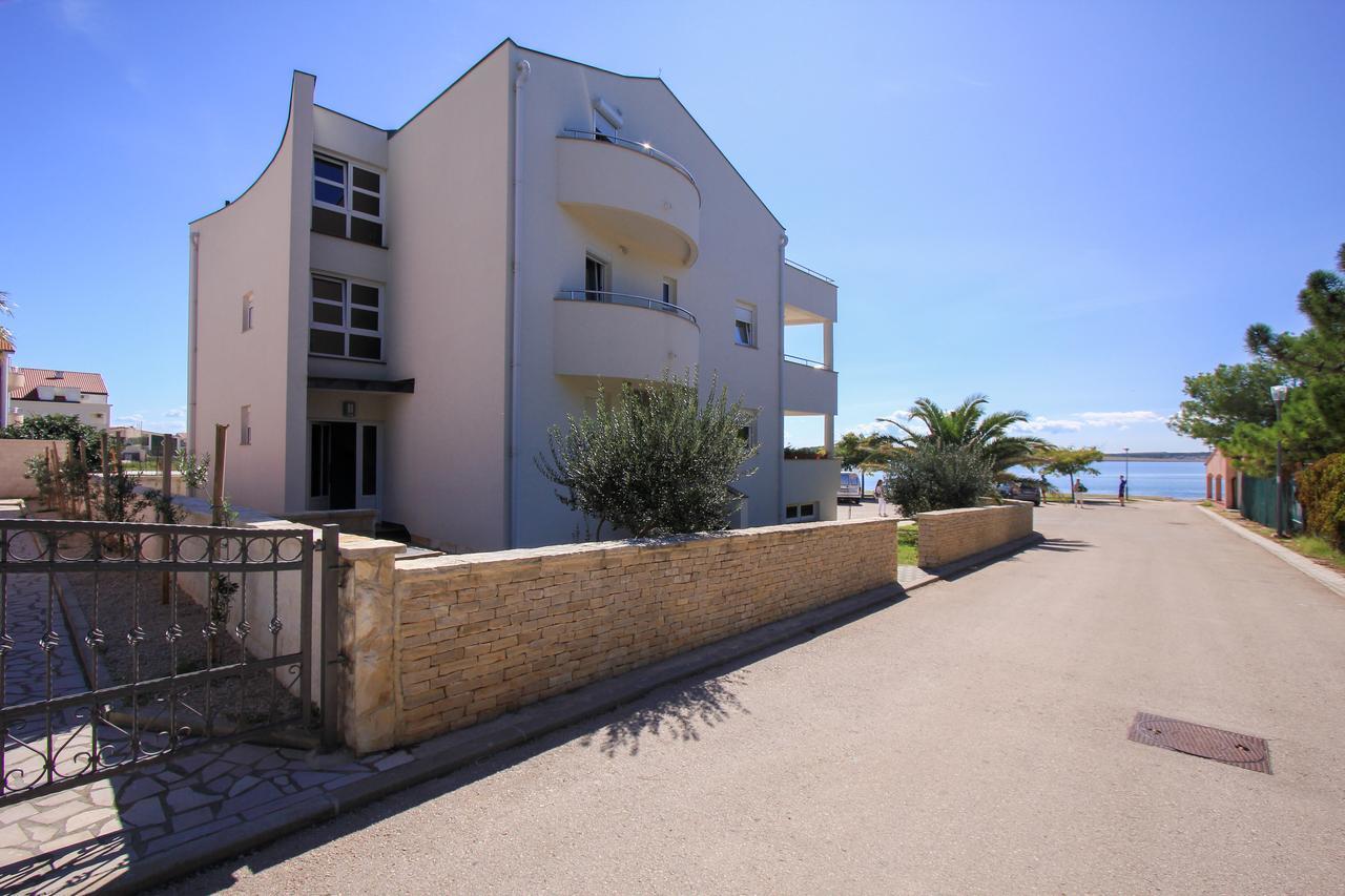 Apartments Franko ポヴリャナ エクステリア 写真